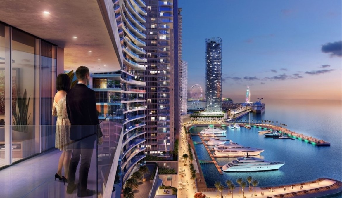 Beach Vista Emaar Beachfront Dubai bei Nacht mit Aussicht auf Arabischen Golf und Kreuzfahrt Hafen