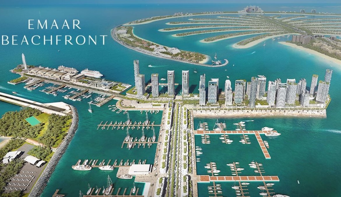 Übersicht Emaar Beachfront Dubai mit Yachthafen, Kreuzfahrtterminal und Blick auf Palmeninsel Palm Jumeirah